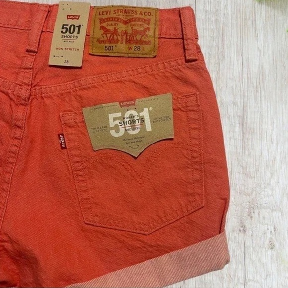 Levi’s 501 Shorts NWT Button Fly Mid Rise Size 28 Rolled Hem Coral Orange - Picture 4 of 5